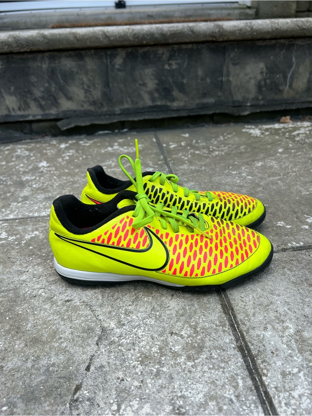 Nike Magista Kids Neon Yellow and Pink Indoor Soccer Shoes - Picture 1 of 5
